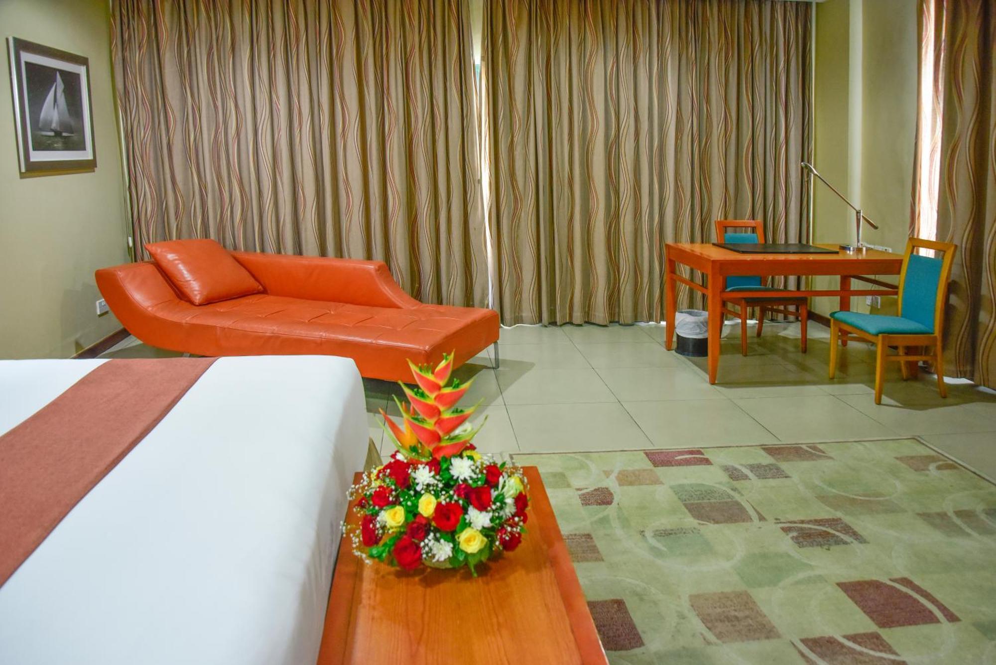 Harbour View Hotel 4*